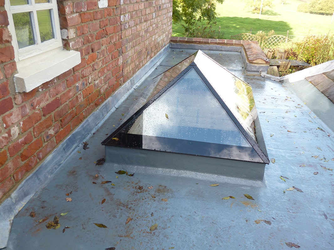 Flat roofing with a large pointed skylight